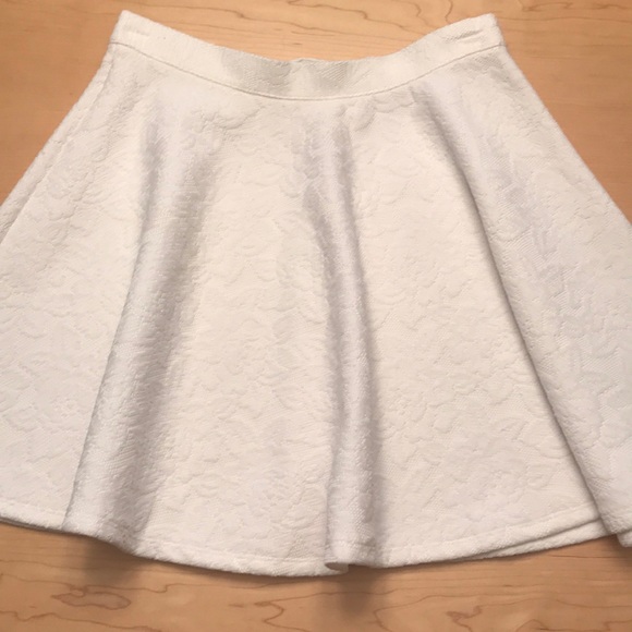 Abercrombie & Fitch Dresses & Skirts - Abercrombie & Fitch White Skater Skirt Sz M